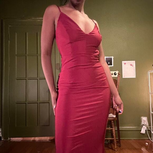 Red backless formal dress - Picture 3 of 3